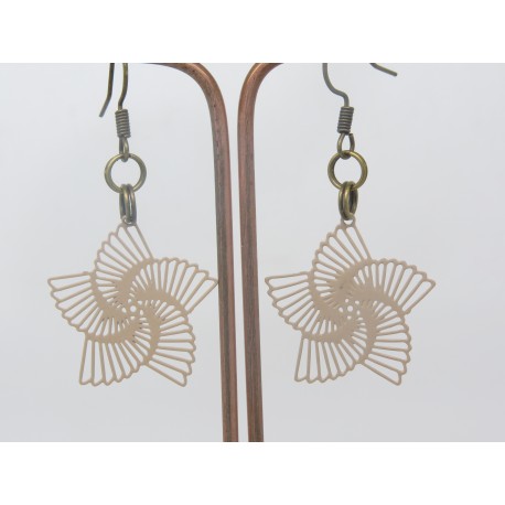 PAIRE DE BOUCLES D'OREILLE PERSONNALISABLE CLIP OU OREILLE PERCÉE ESTAMPE BEIGE ETOILE F de Bm créations