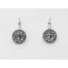 BOUCLES D'OREILLES DORMEUSE AVEC CABOCHON GRAPHISME FLEUR ROSE ET BLANCHE